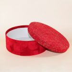 Kırmızı Kumaş Desenli Yuvarlak Kutu