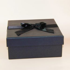 Siyah Kare Hediye Kutusu